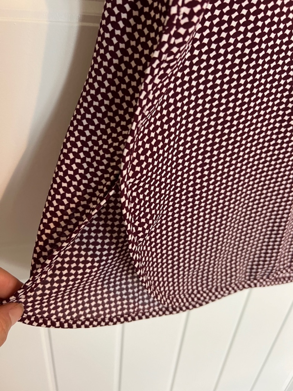 LOFT Burgundy & White Sleeveless Super Light & Airy Round Neck Top Size M - Picture 4 of 8